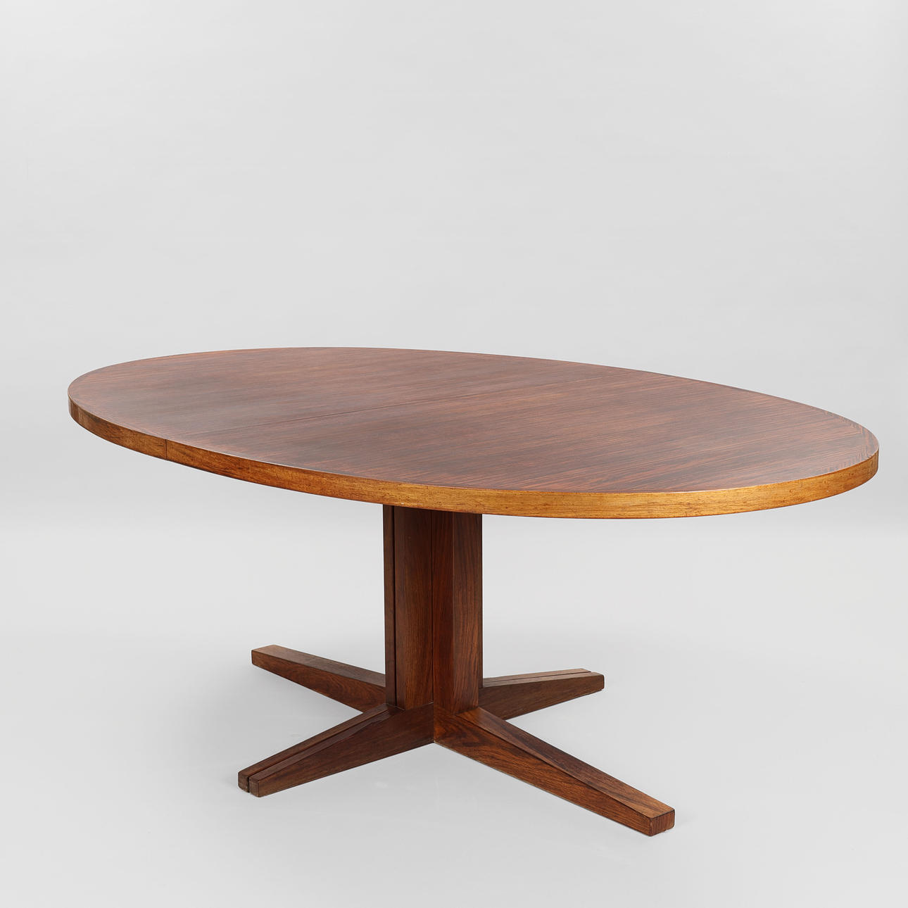 JOHN MORTENSEN. Oval rosewood dining table with two additional plates, Heltborg Møbler, Denmark, 1960s, (1+2).