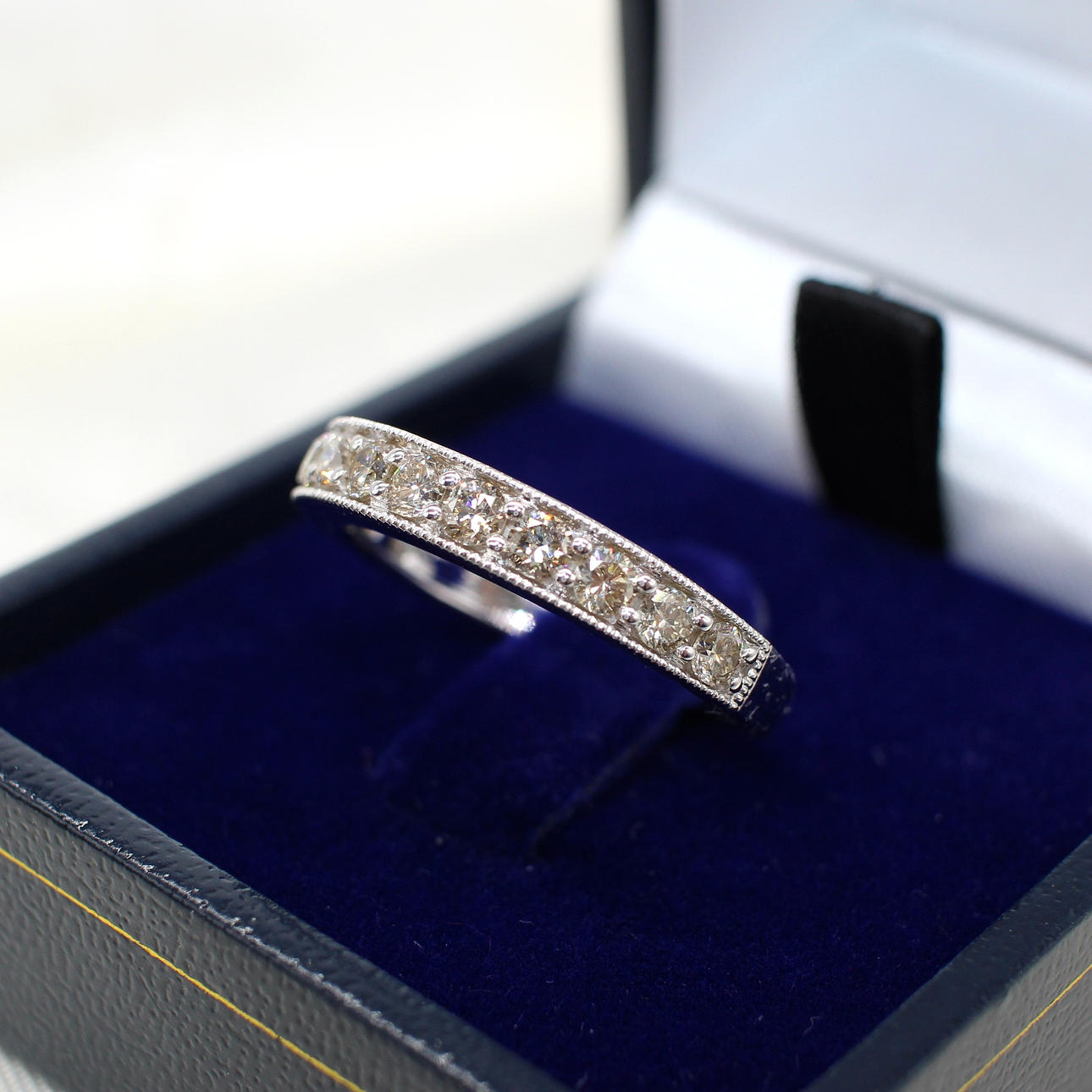 0.75CT DIAMOND ETERNITY RING.