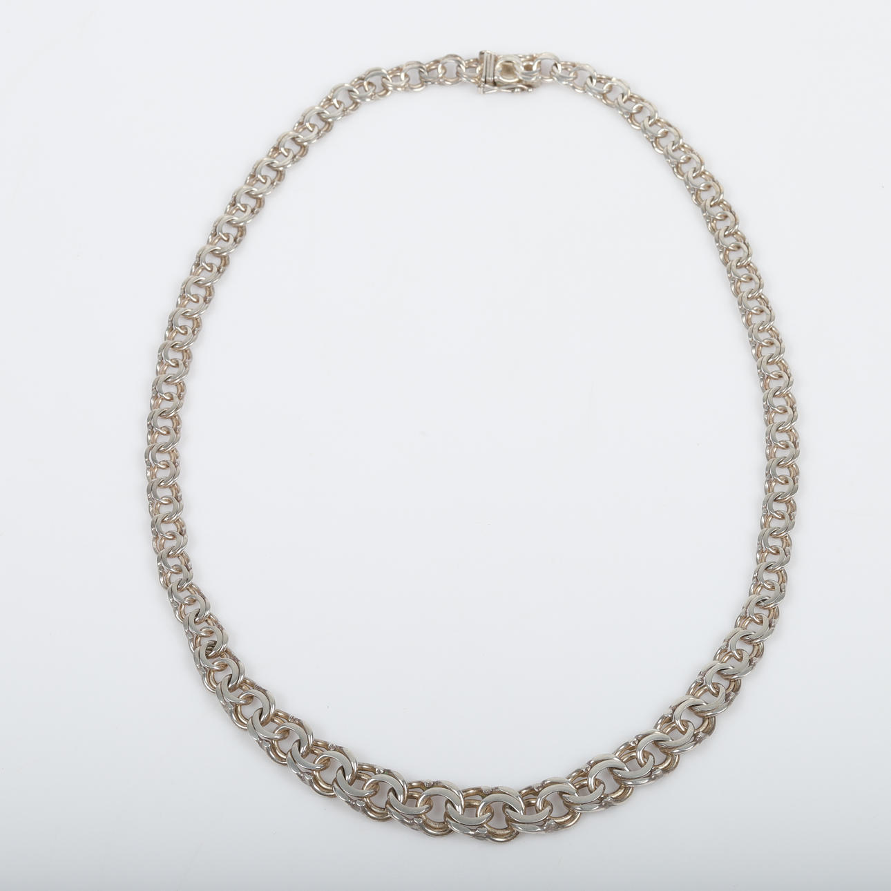 NECKLACE, metered Bismarck bracelet, silver.