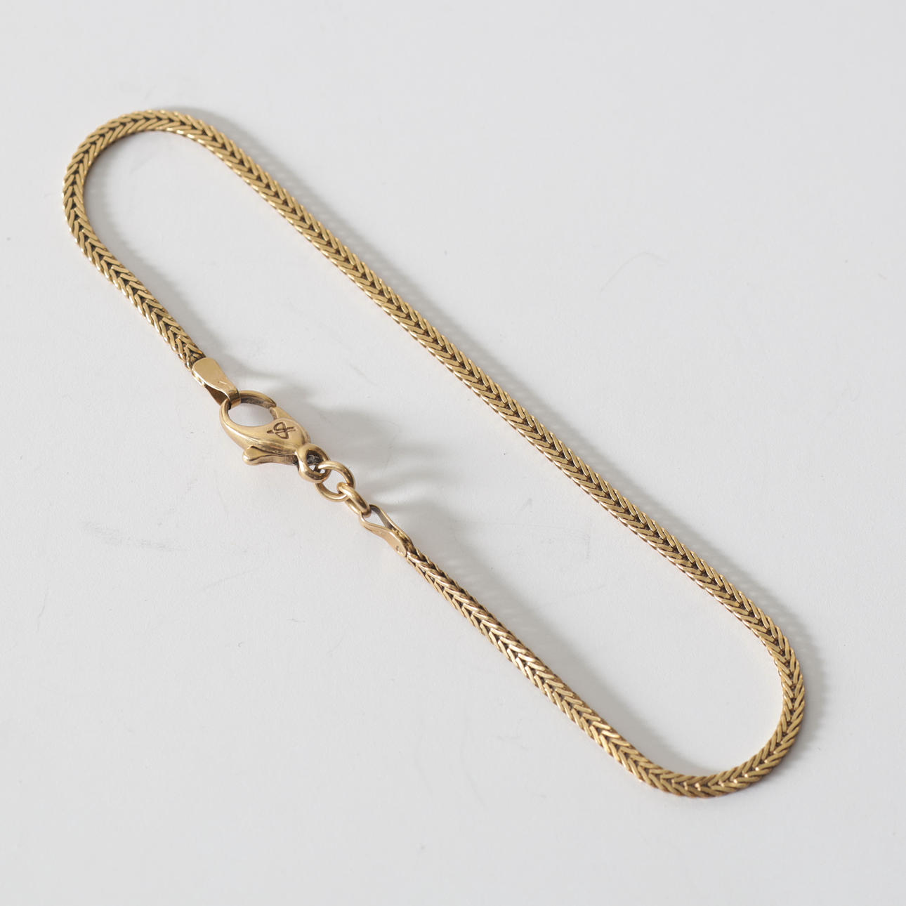 ARMBAND, 18K guld. Totalvikt ca 3,5 gram.