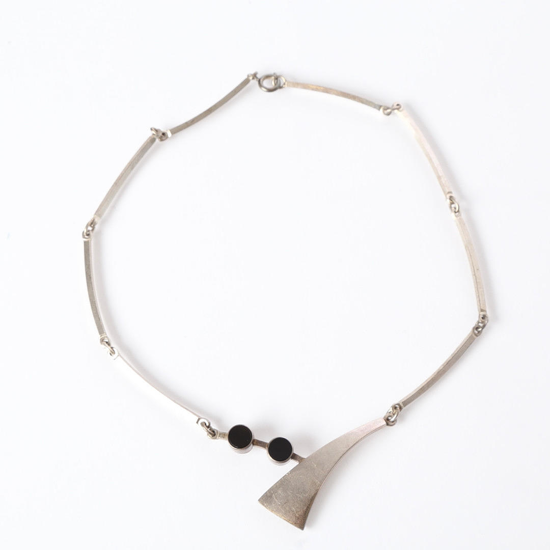 N. E. FROM. Sterling silver necklace with onyx.