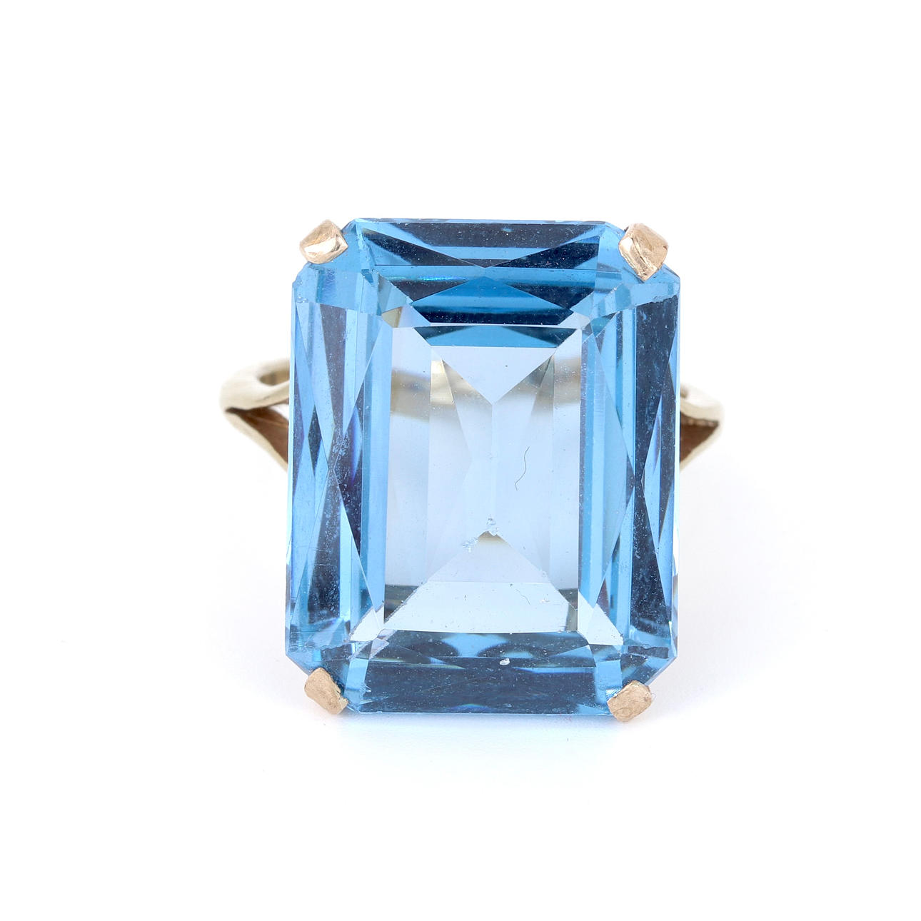 9CT GOLD BLUE TOPAZ SET RING.
