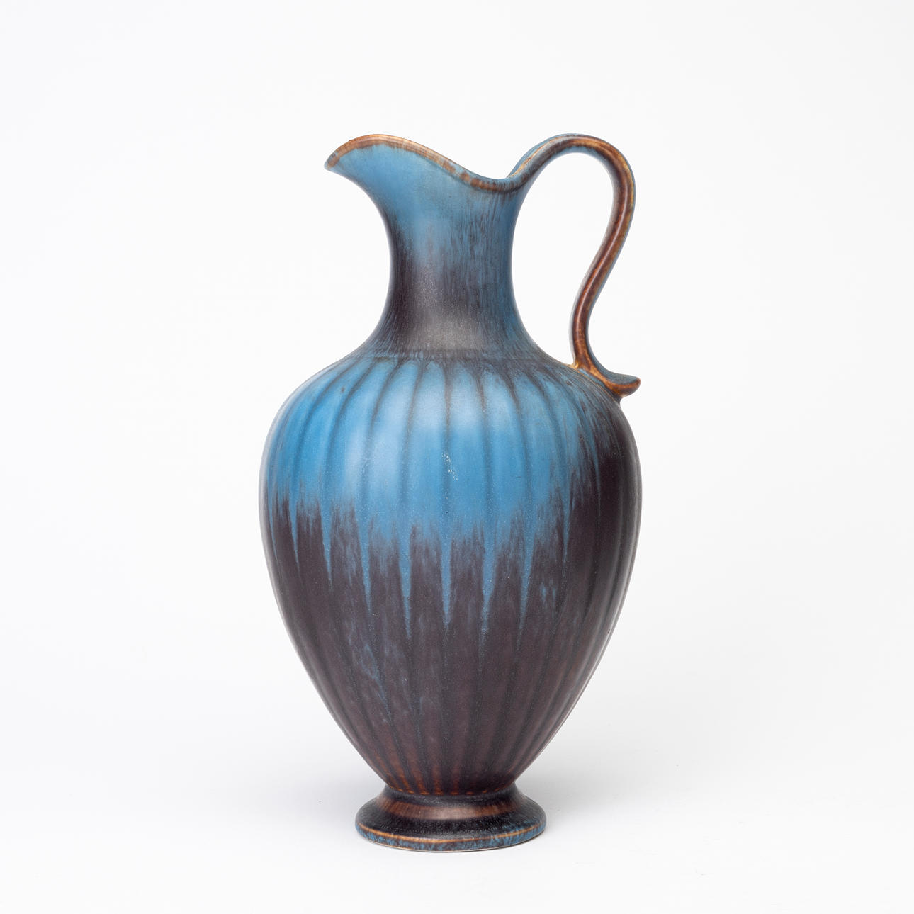 GUNNAR NYLUND. A stoneware jug, model PA, signed, Rörstrand, 1940