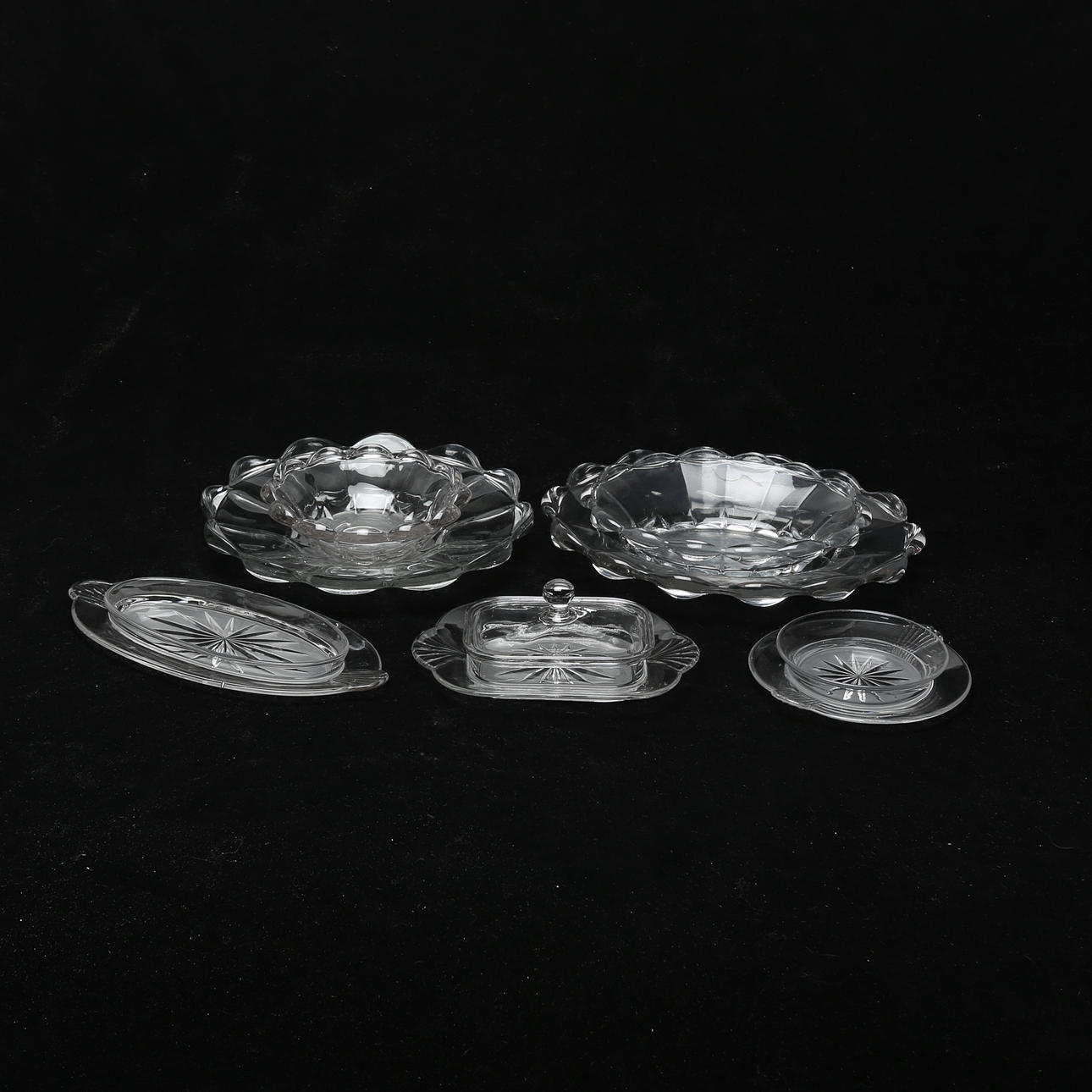 GLASS OBJECTS, 7 pieces.