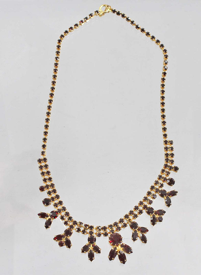 RHINESTONE NECKLACE.