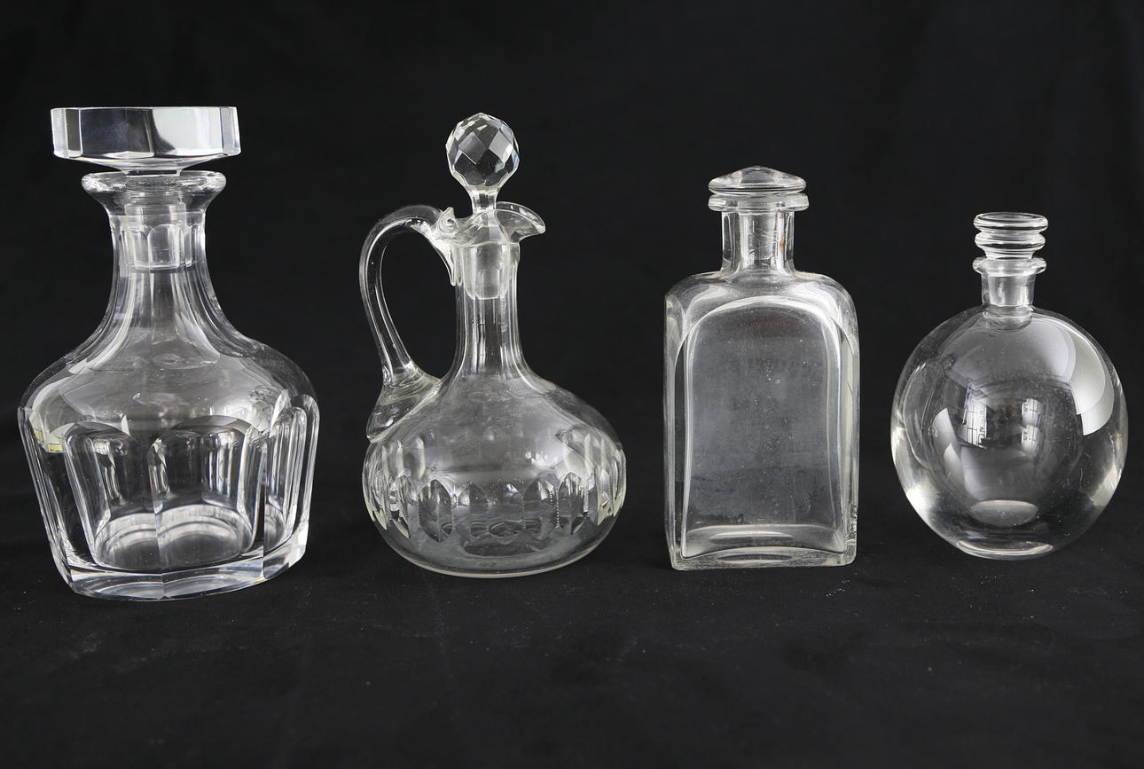 KARAFFER, 4 st, glas, 1900-talets mitt.