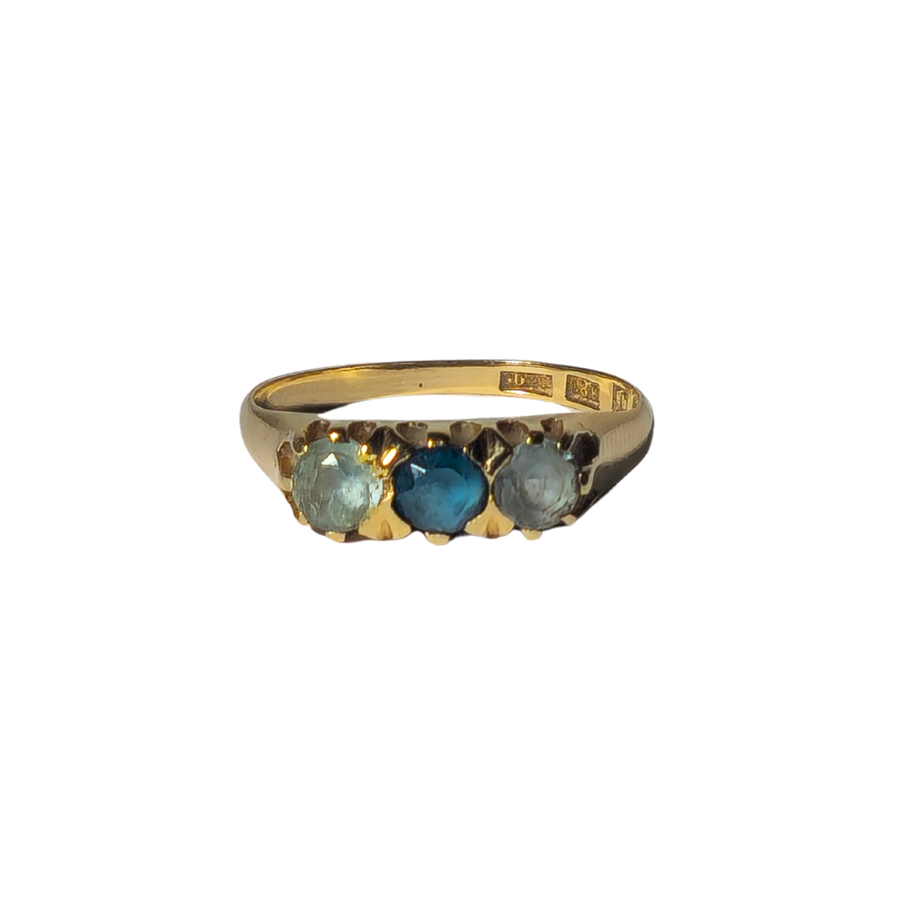 18KT GOLD RING WITH AQUAMARINE SETTING.