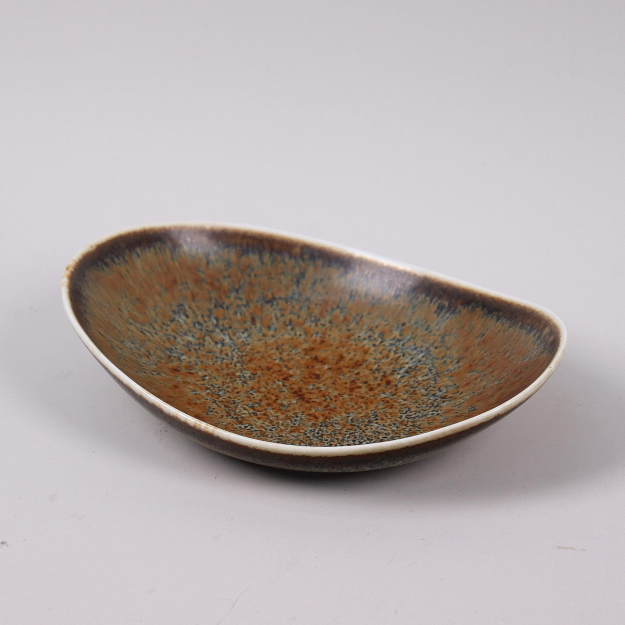CARL-HARRY STÅLHANE. Rörstrand, stoneware dish, model “SAH”. Ceramics ...