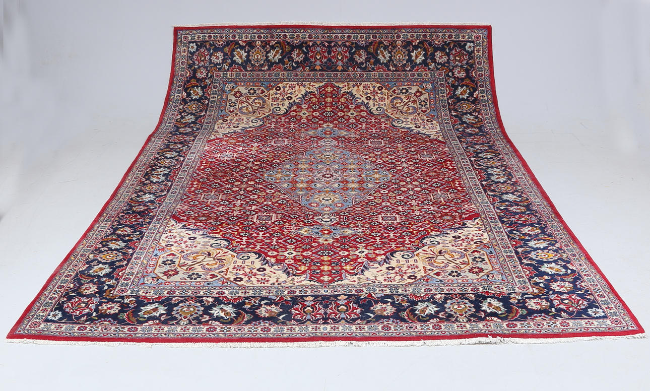 MATTA, orientalisk, ca 360x235 cm.