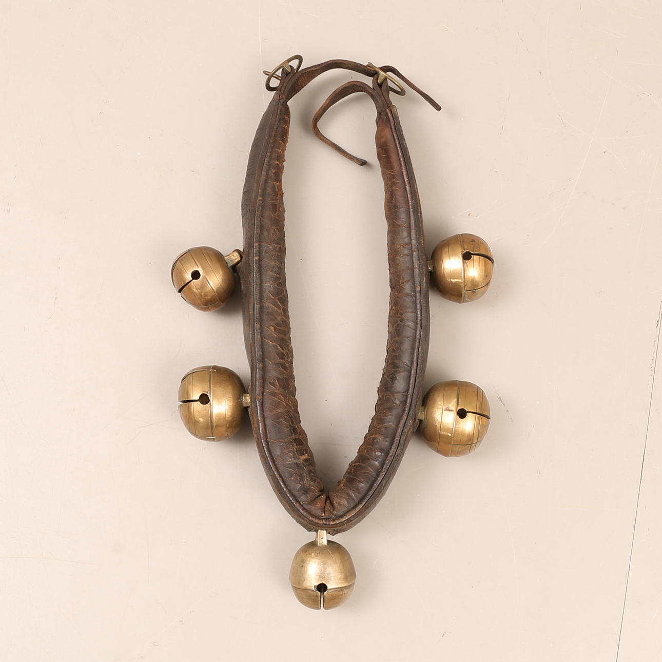 BJÄLLRA, leather and brass.