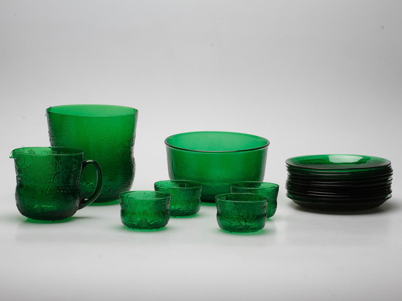 GLASSERVISDELAR, 18 delar, bland annat "Fauna", Oiva Toikka, Arabia.