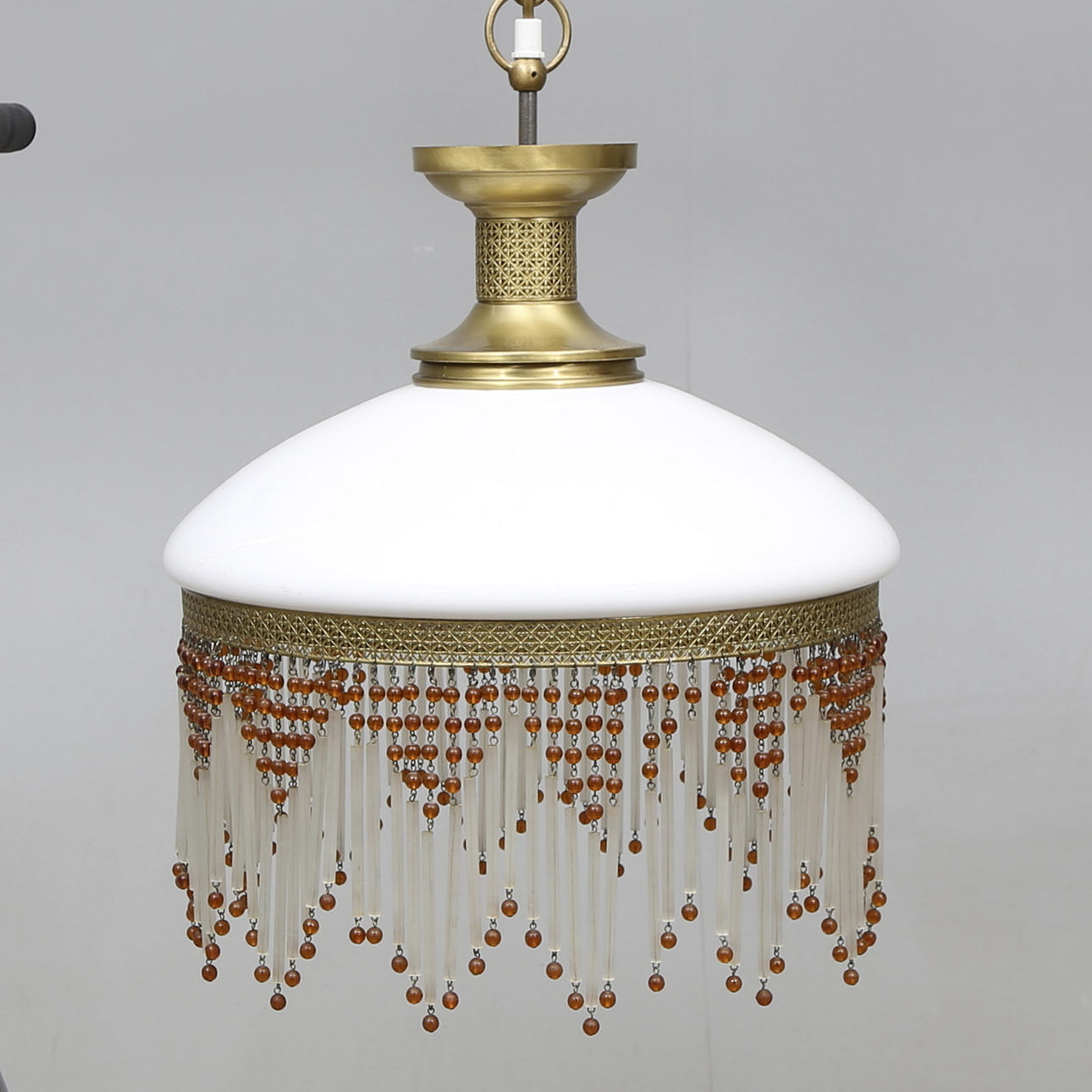 TAKLAMPA, glas och mässing. 1900-tal.