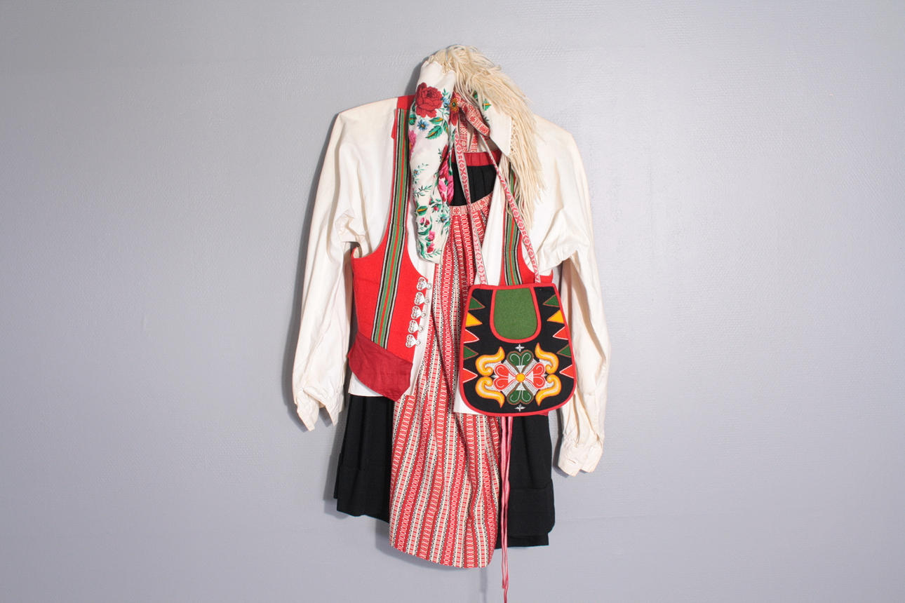 FOLKDRÄKT, 6 delar.