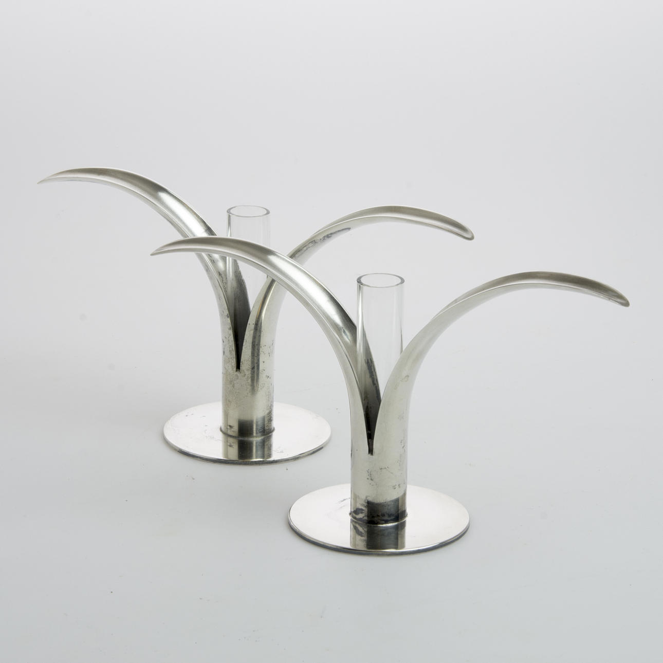 LJUSSTAKAR, 1 par, nysilver, "Liljan", Ivar Ålenius Björk, Ystad Metall.