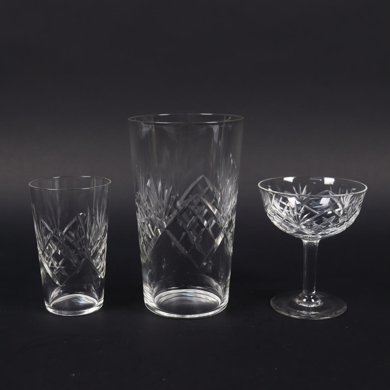 GLASS TABLEWARE, cut glass, 28 pieces.