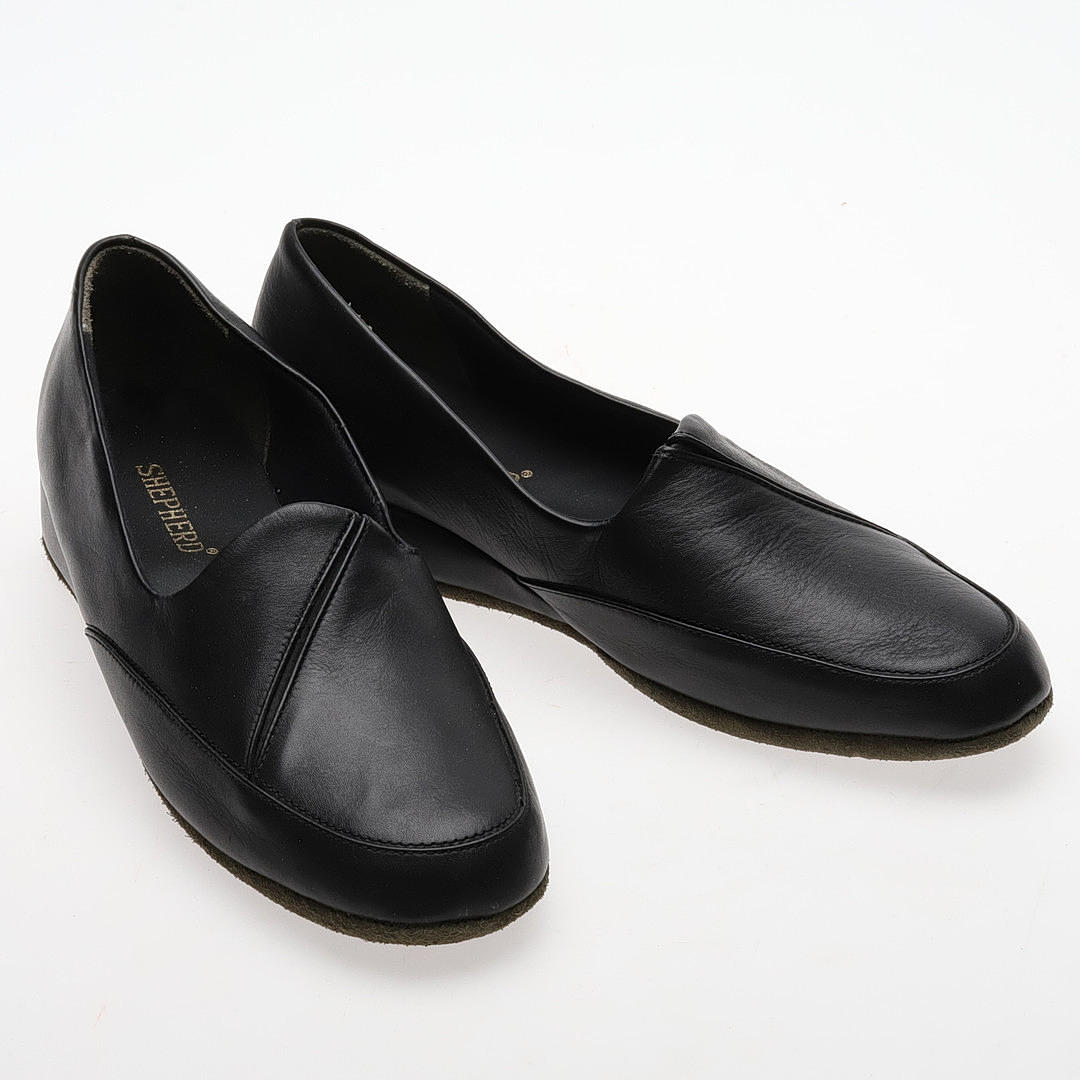 SHOES/SLIPPERS. A pair, SHEPHERD, size 38.