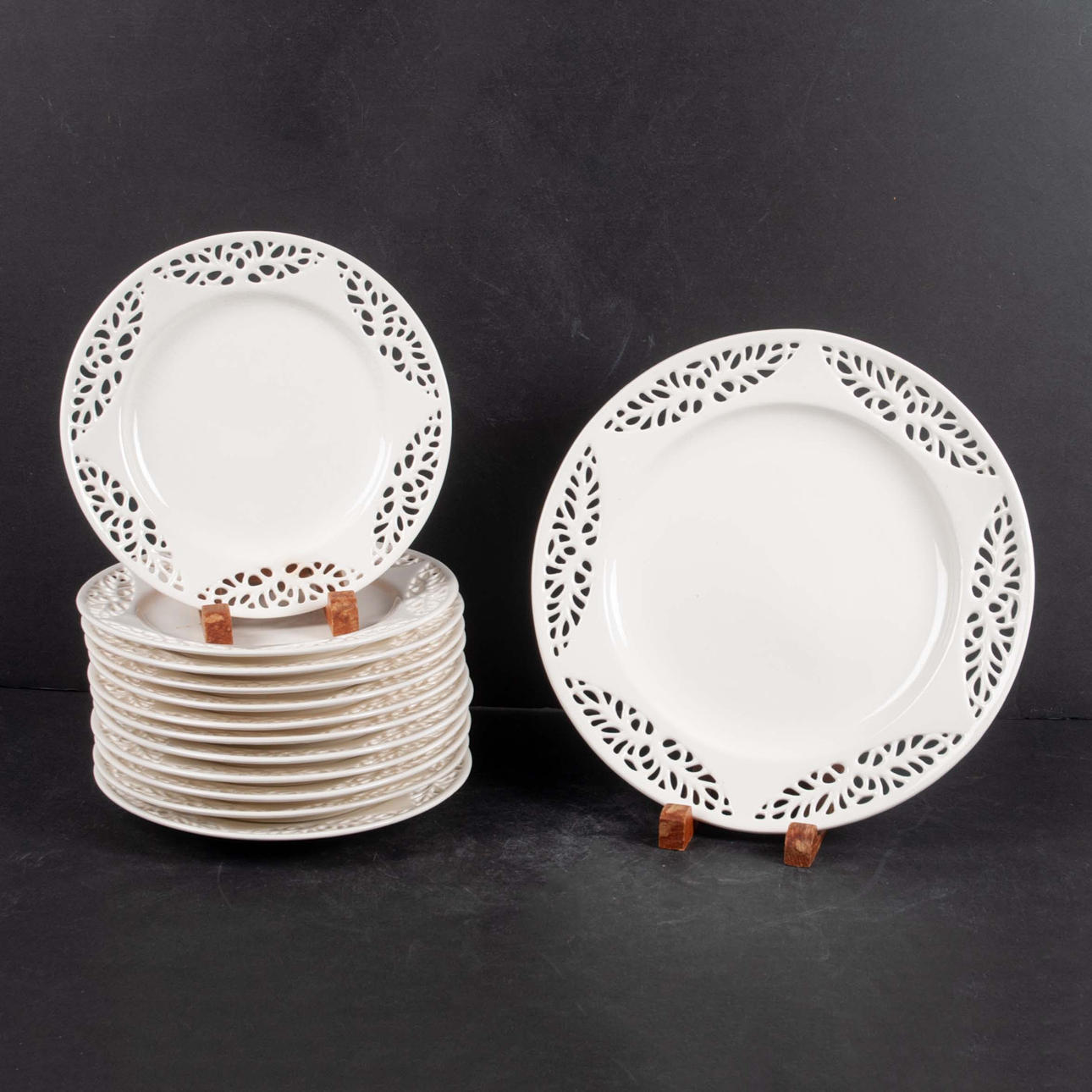 FRUIT TABLEWARE. Max Roesler Rodach Bavaria, Germany. 13 pieces.