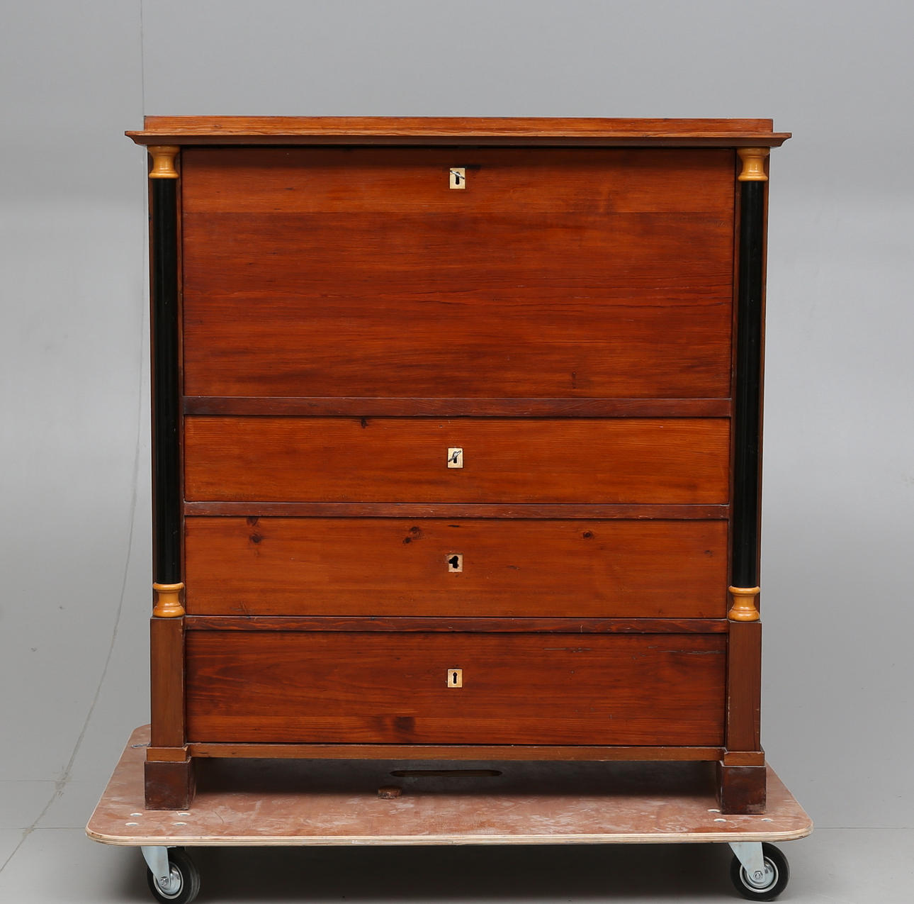 CHIFFONJE, 1800-talets andra hälft.