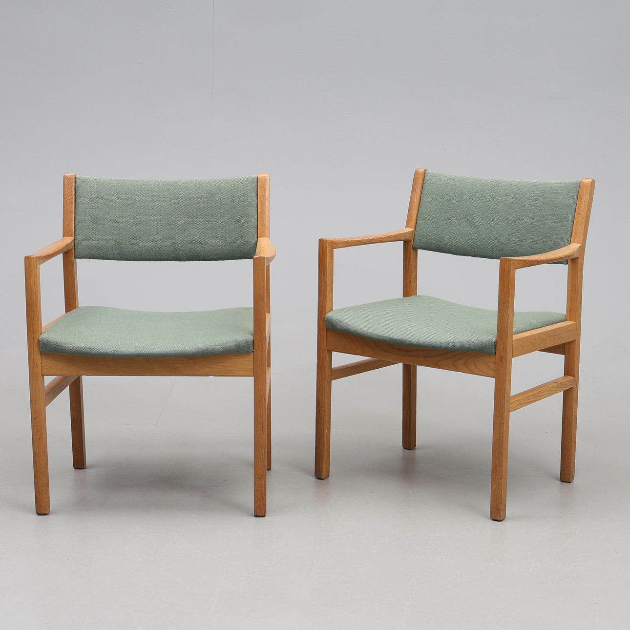 BØRGE MOGENSEN. DANSK DESIGN, 2 armchairs.
