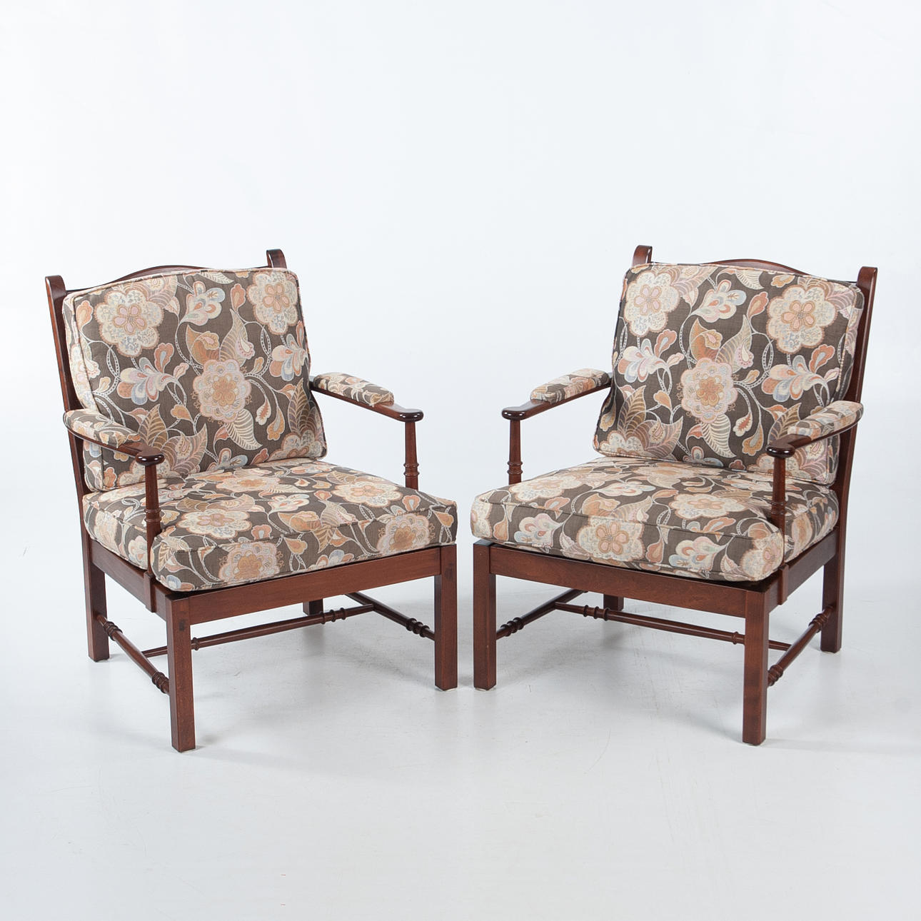 FÅTÖLJER, ett par, s.k. Gripsholmsmodell.