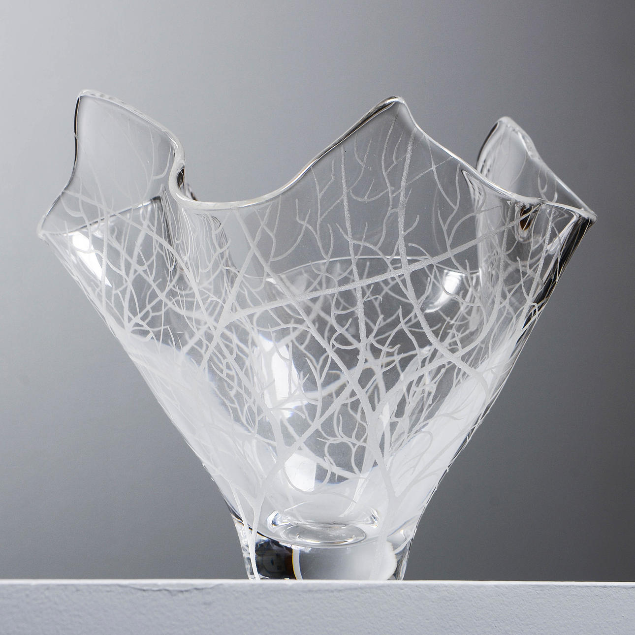 VICKE LINDSTRAND. Bowl, Kosta, signed.