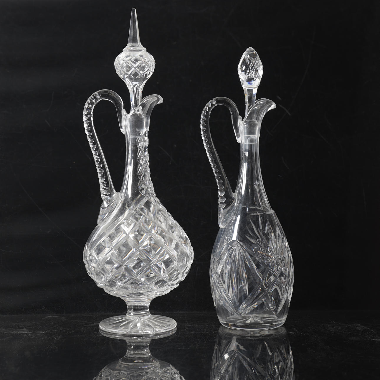 KARAFFER, 2 st, slipad kristall, 1900-tal.