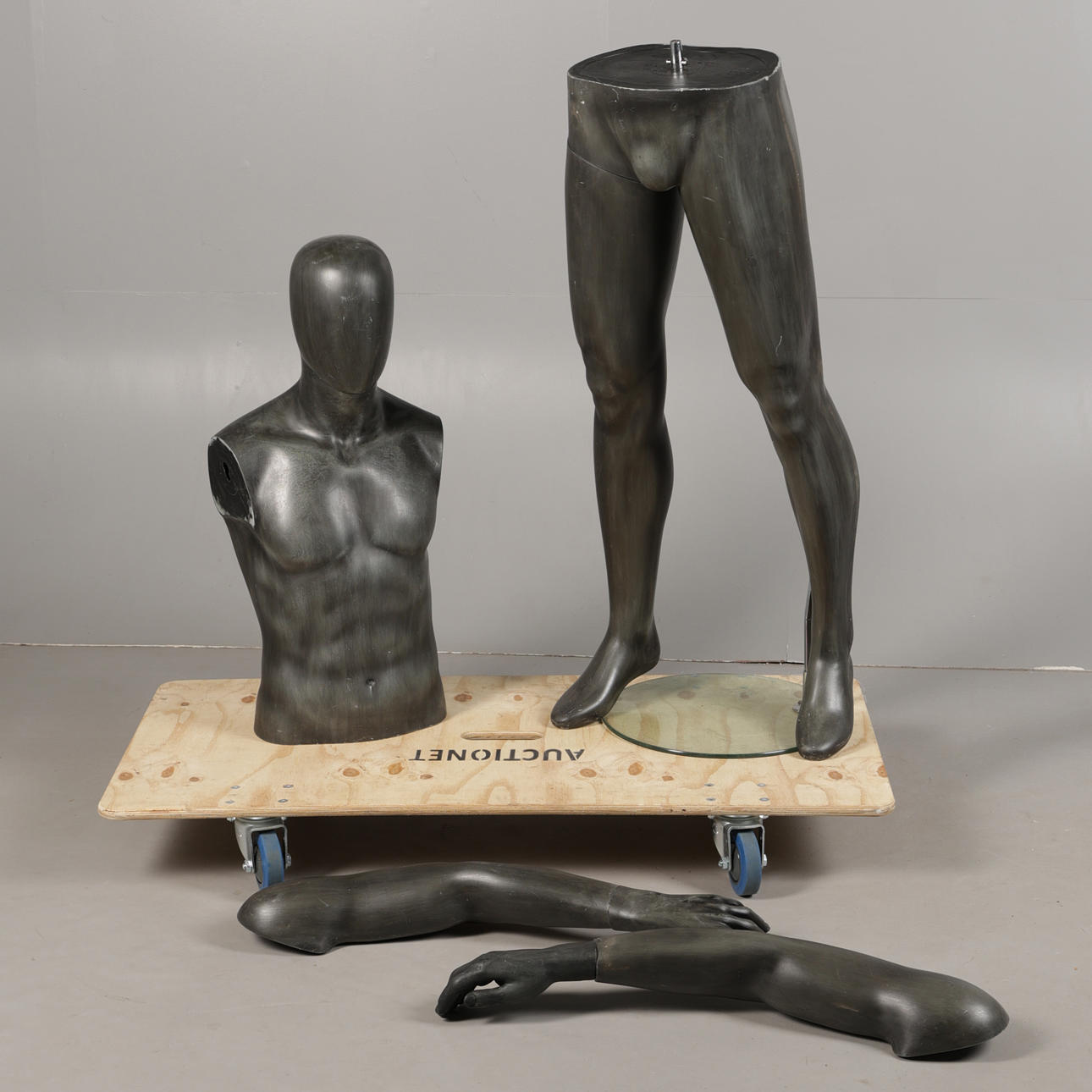 A HANS BOODT DISPLAY MANNEQUIN.