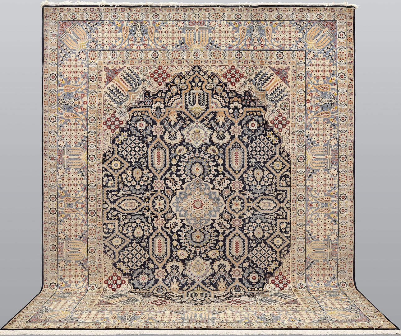 MATTA. Keshan fine, 388 x 307 cm.