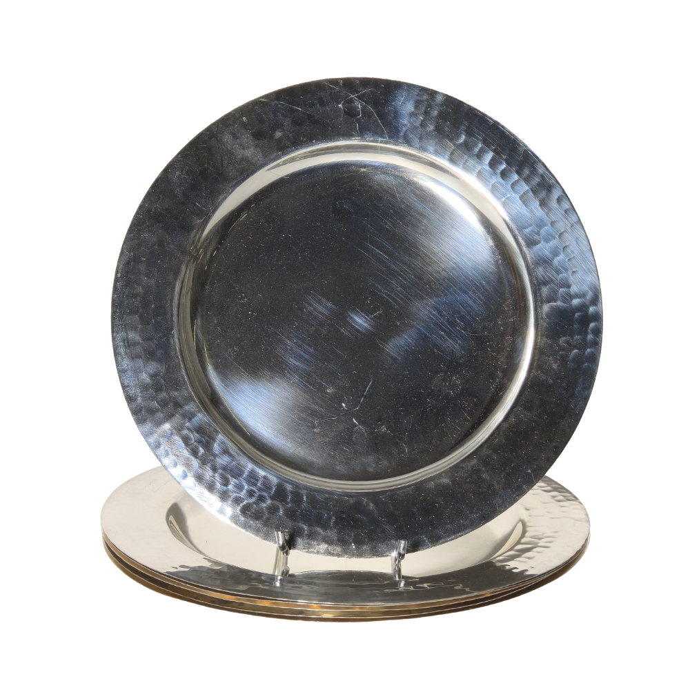 6 UNDERPLATES IN HAMMERED SILVER METAL.