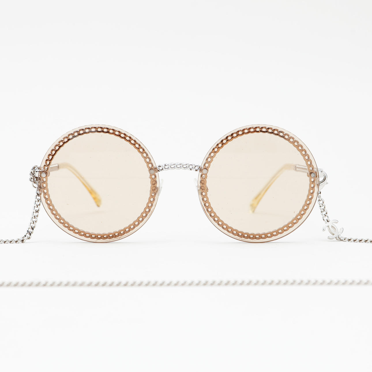SOLGLASÖGON, Chanel.