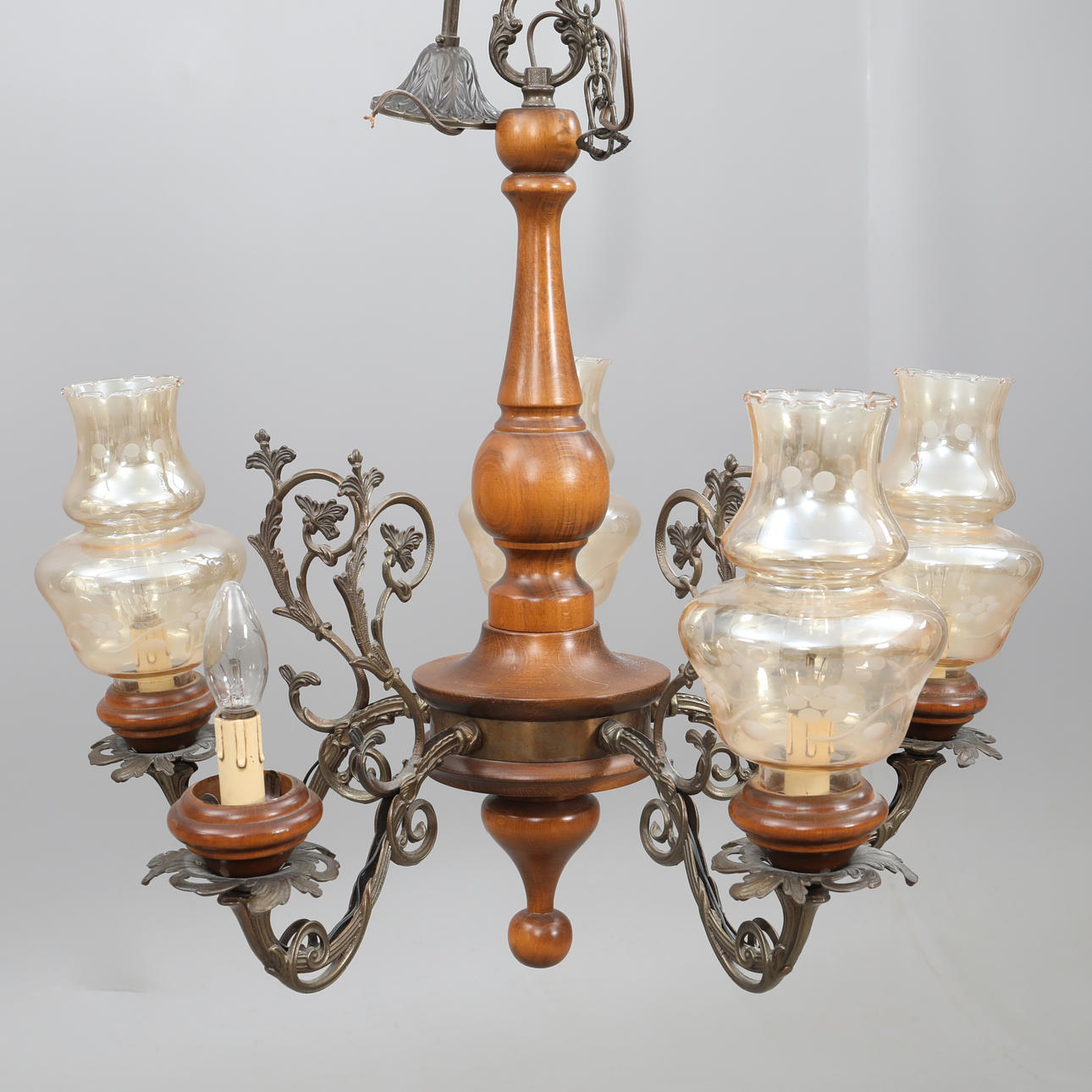 TAKLAMPA, trä/metall samt glaskupor.