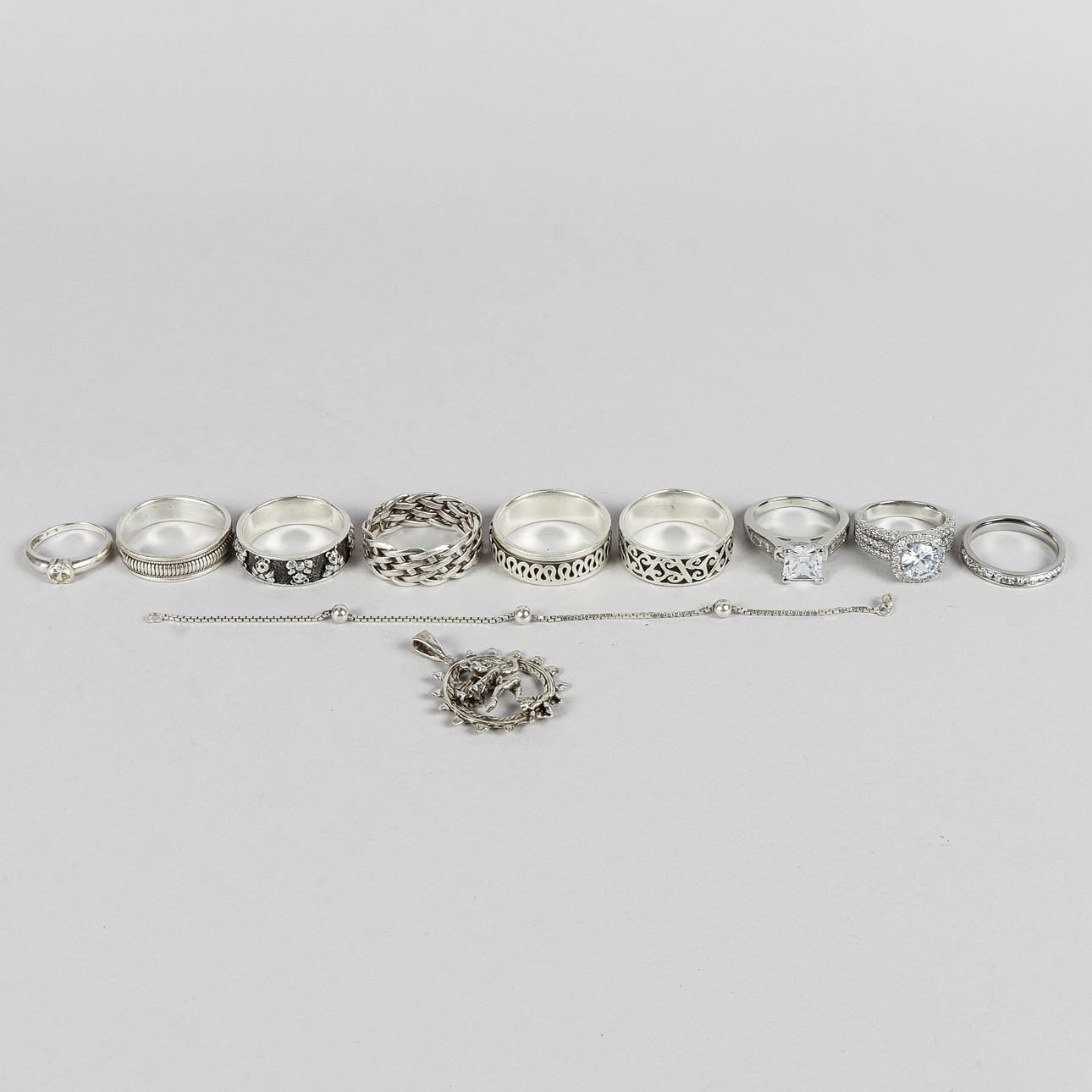 SMYCKEN, silver och bijouterier.