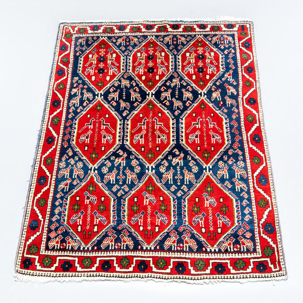 ORIENTAL RUG, 184x140 cm.