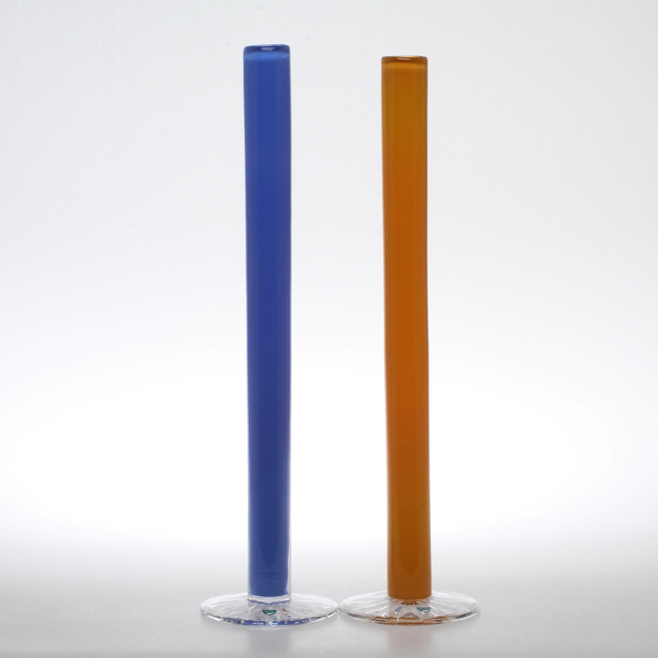 VASER, 2 st, "Gerbera", Anne Nilsson, Orrefors.