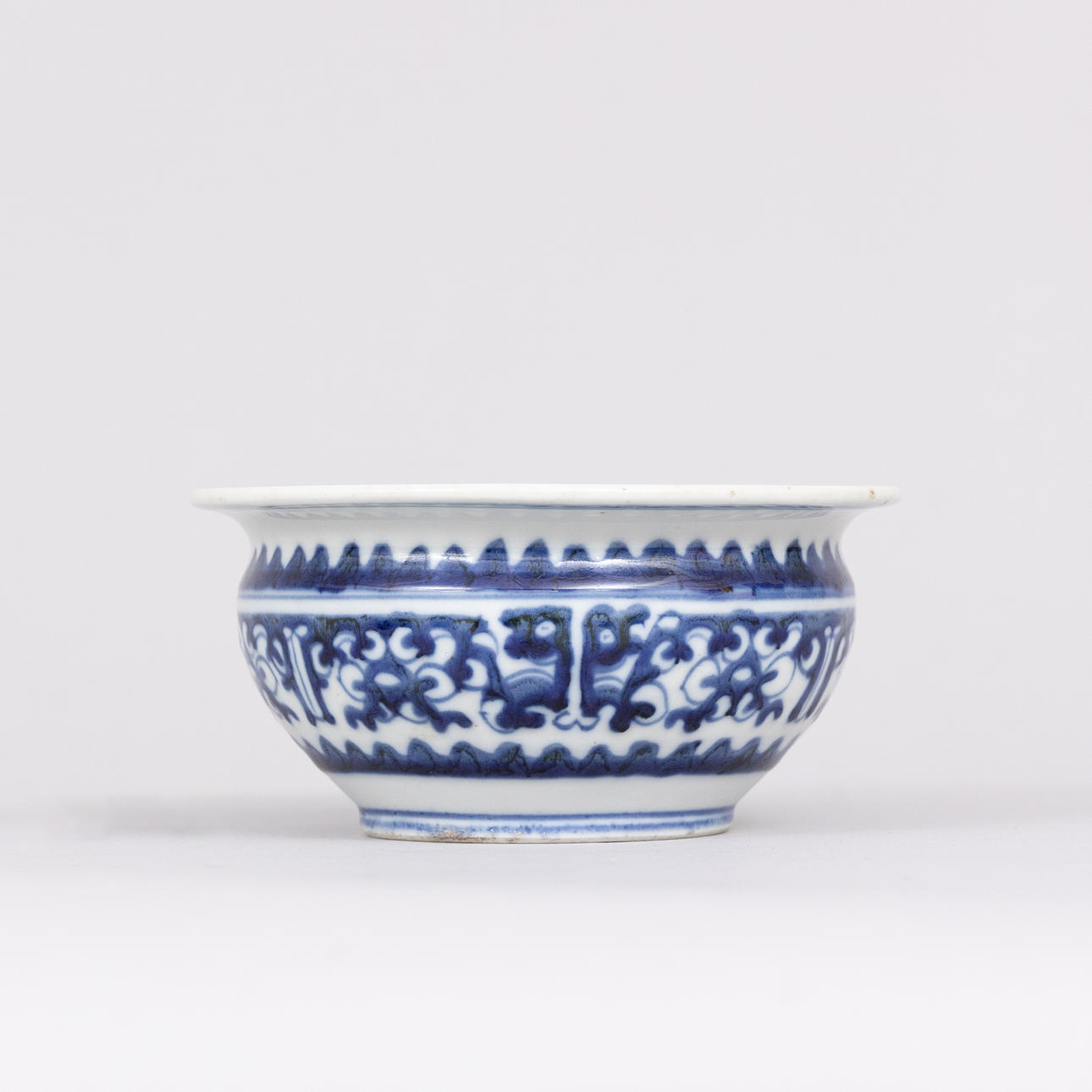 A stoneware smokebox/outer lining, China, 20th century.