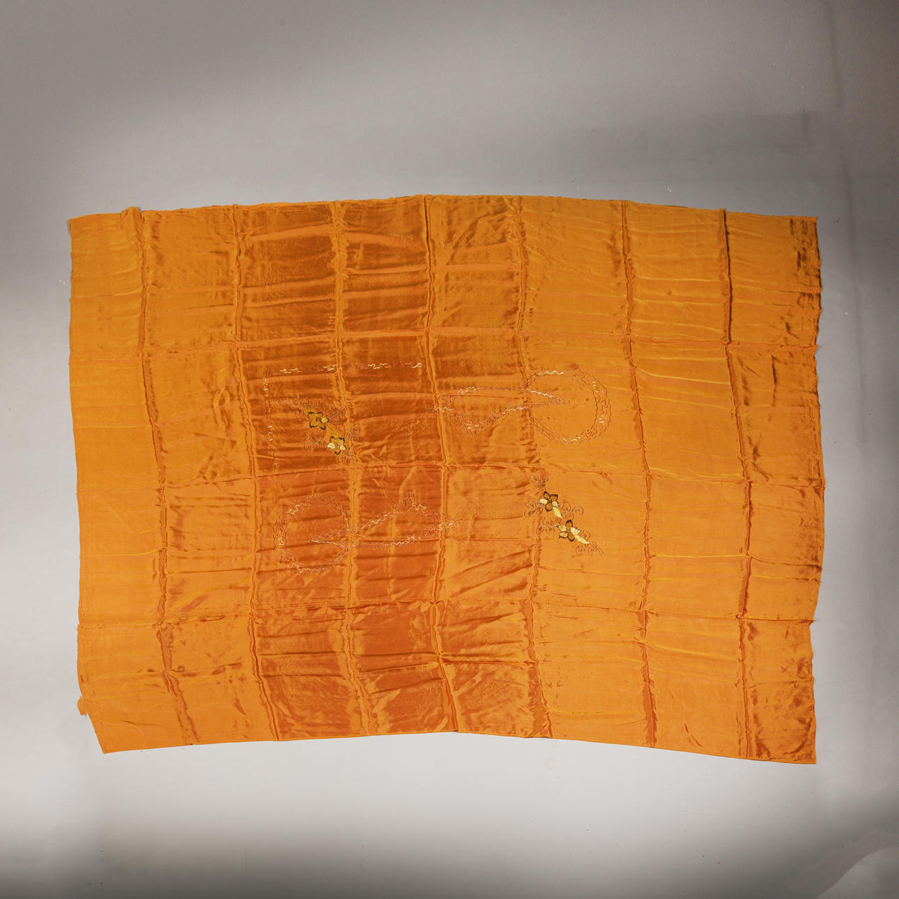 A LATE VICTORIAN SILK & EMBROIDERED PANEL.