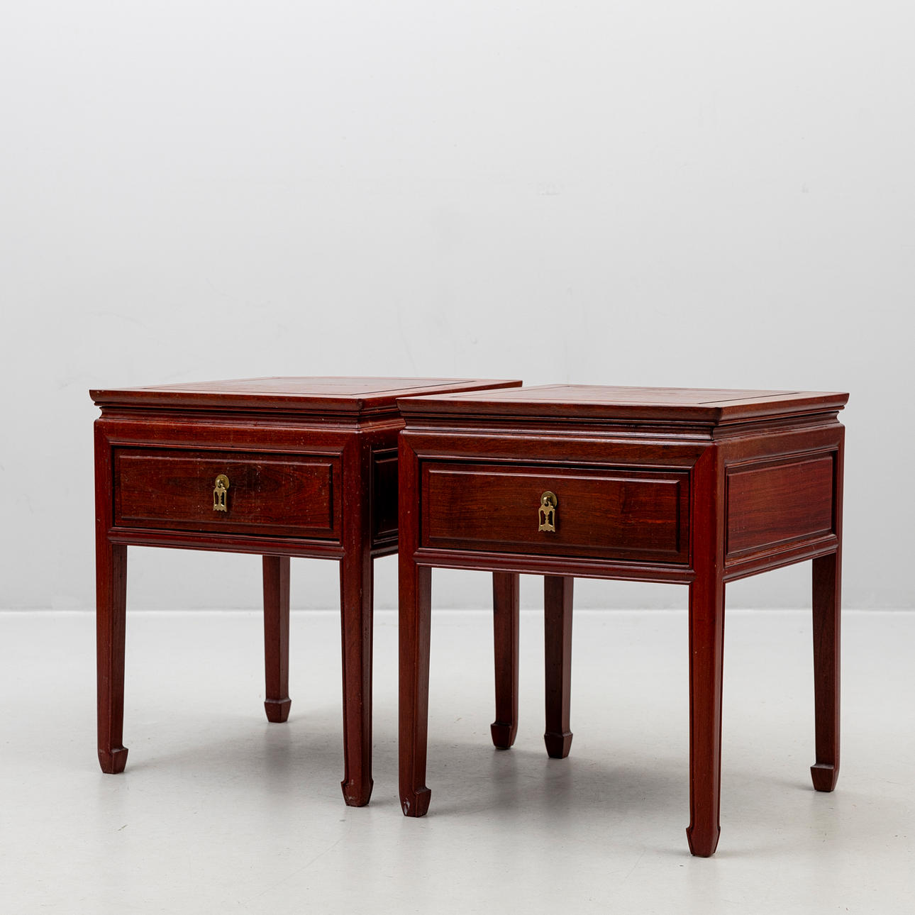 LAMPBORD, ett par, betsat trä, orientaliska.