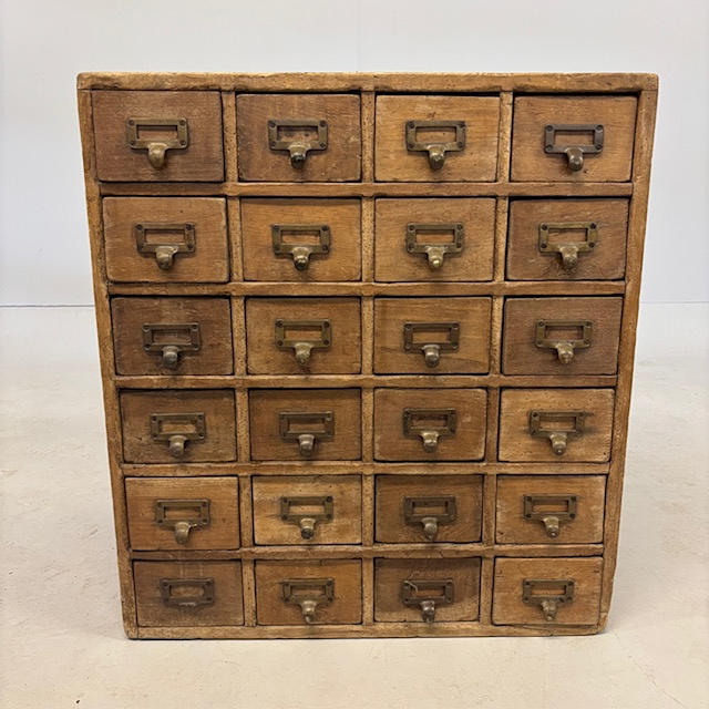 INDUSTRIAL DRAWER CHEST.