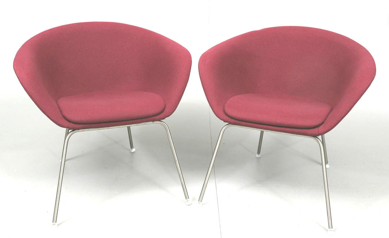 FÅTÖLJER, lila ylletyg, "Duna", 2 stycken, Arper, Italien.