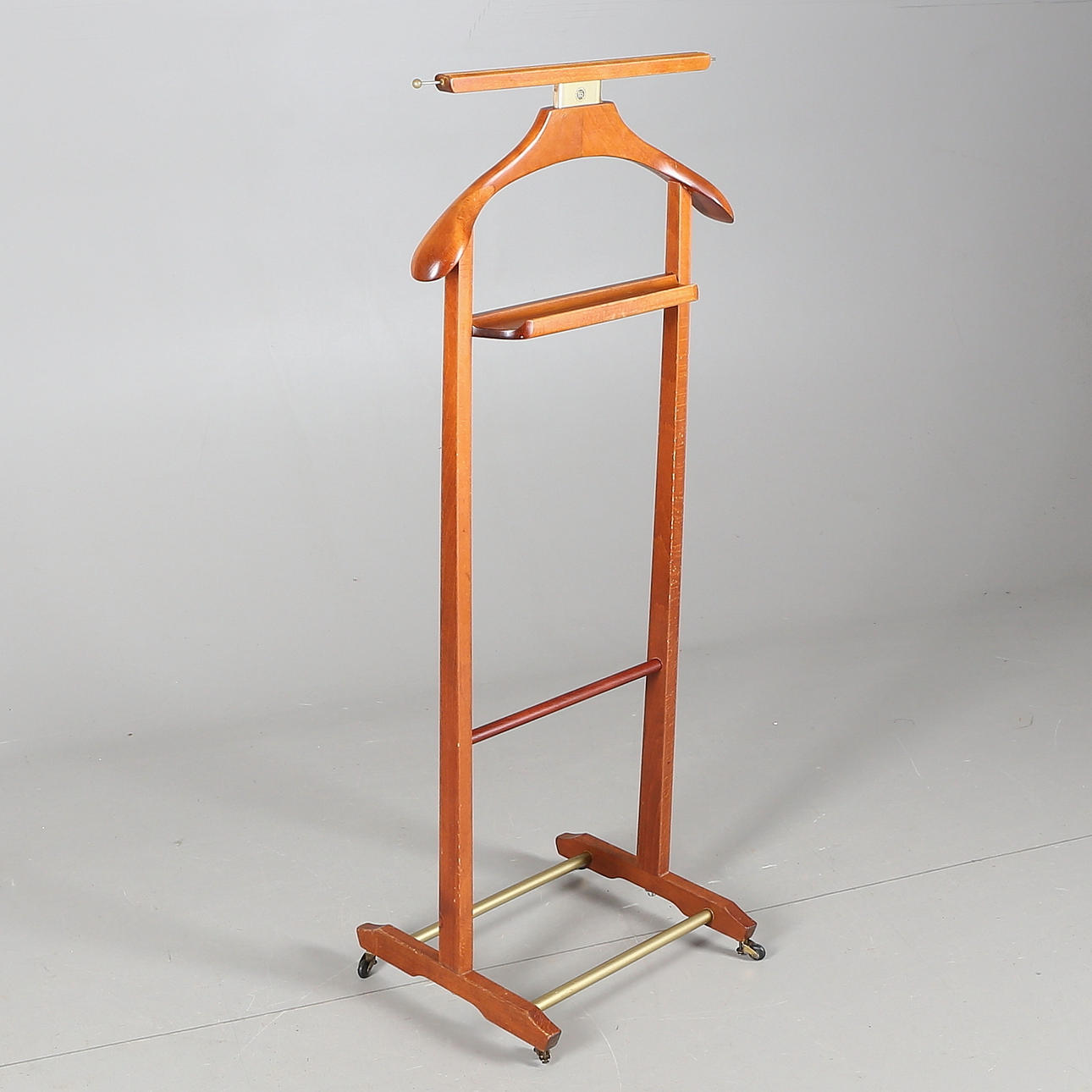 HERRBETJÄNT, trä, 1900-tal.