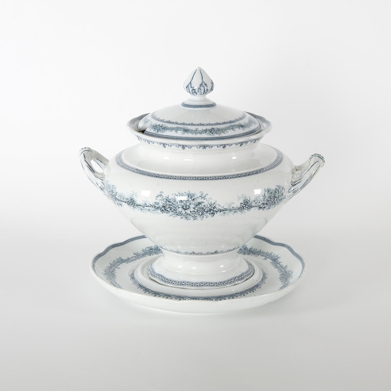 A 'Linnéa' porcelain TERRIN, Rörstrand.