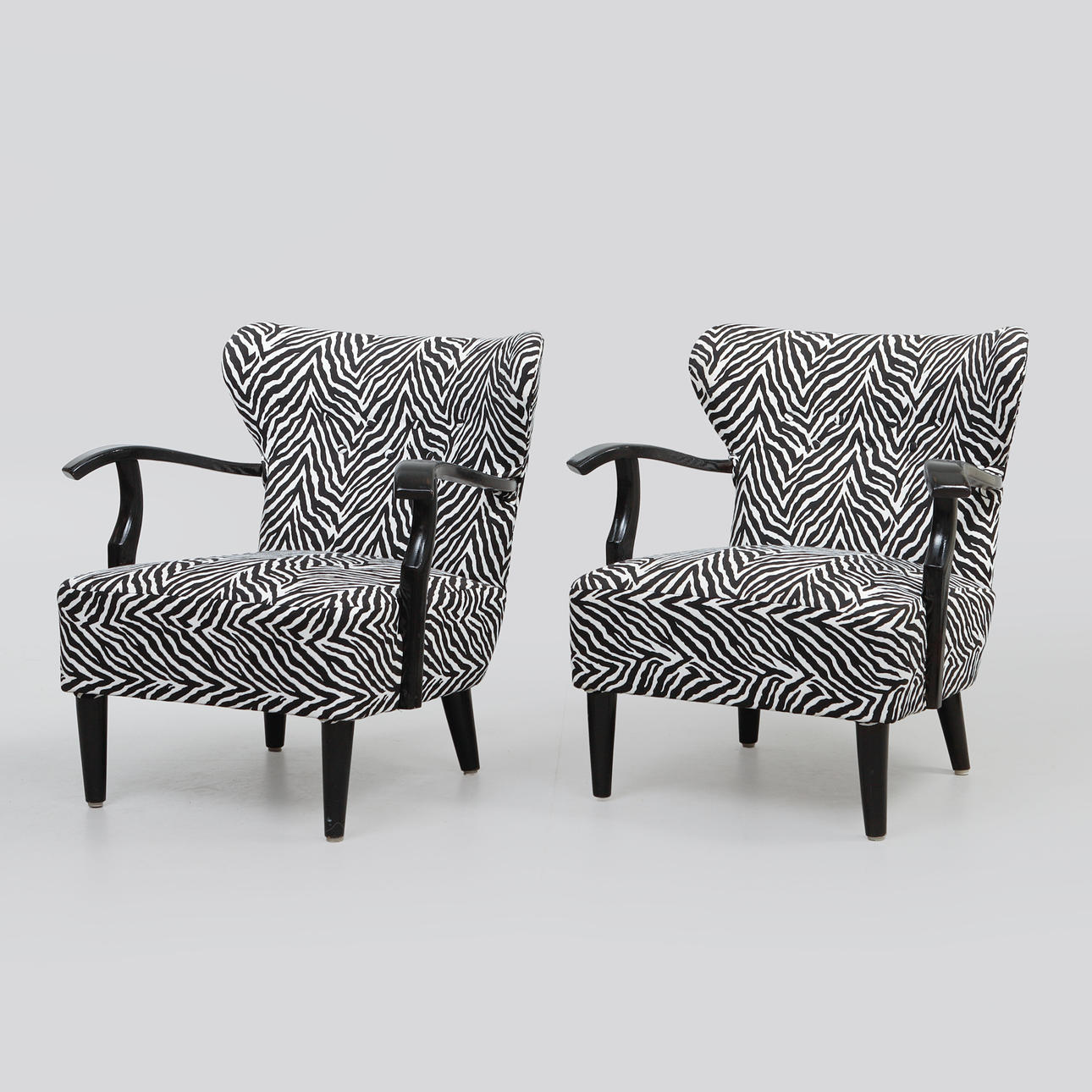 FÅTÖLJER, ett par, 1900-tal.