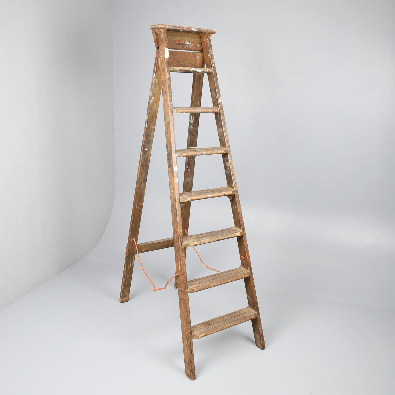 EARLY-MID 20TH CENTURY PINE FOLDING 7 RUNG STEPLADDER.