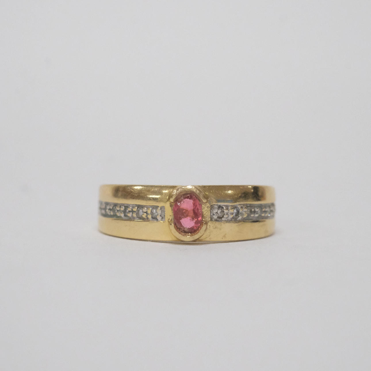 ANILLO CON PIEDRAS, ORO DE 18 QUILATES.