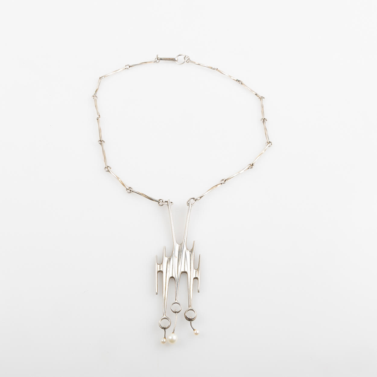 COLLIER, i silver, Malmö 1966.