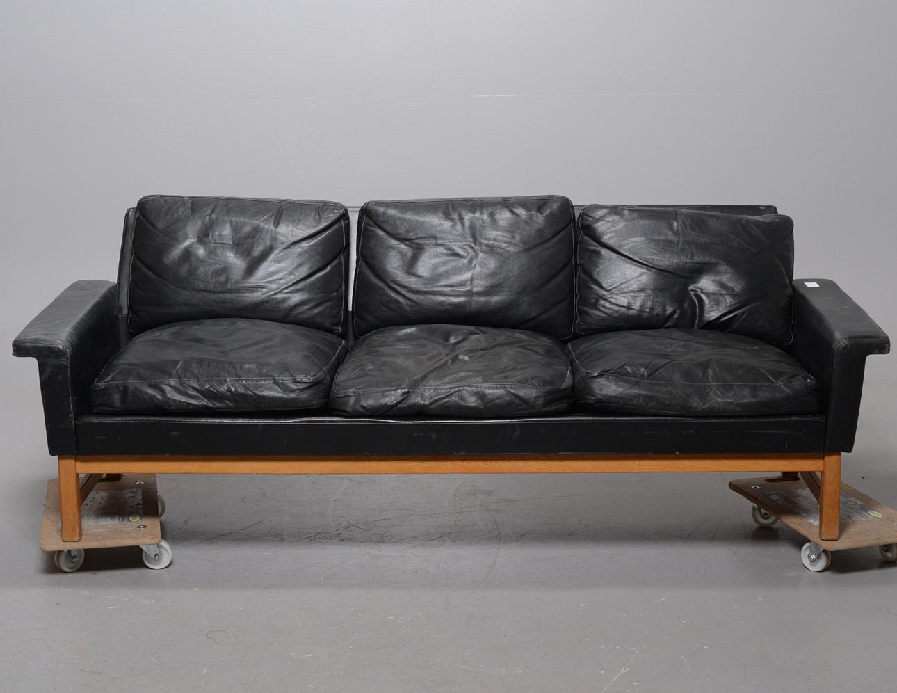 SKINNSOFFA, troligen IKEA.