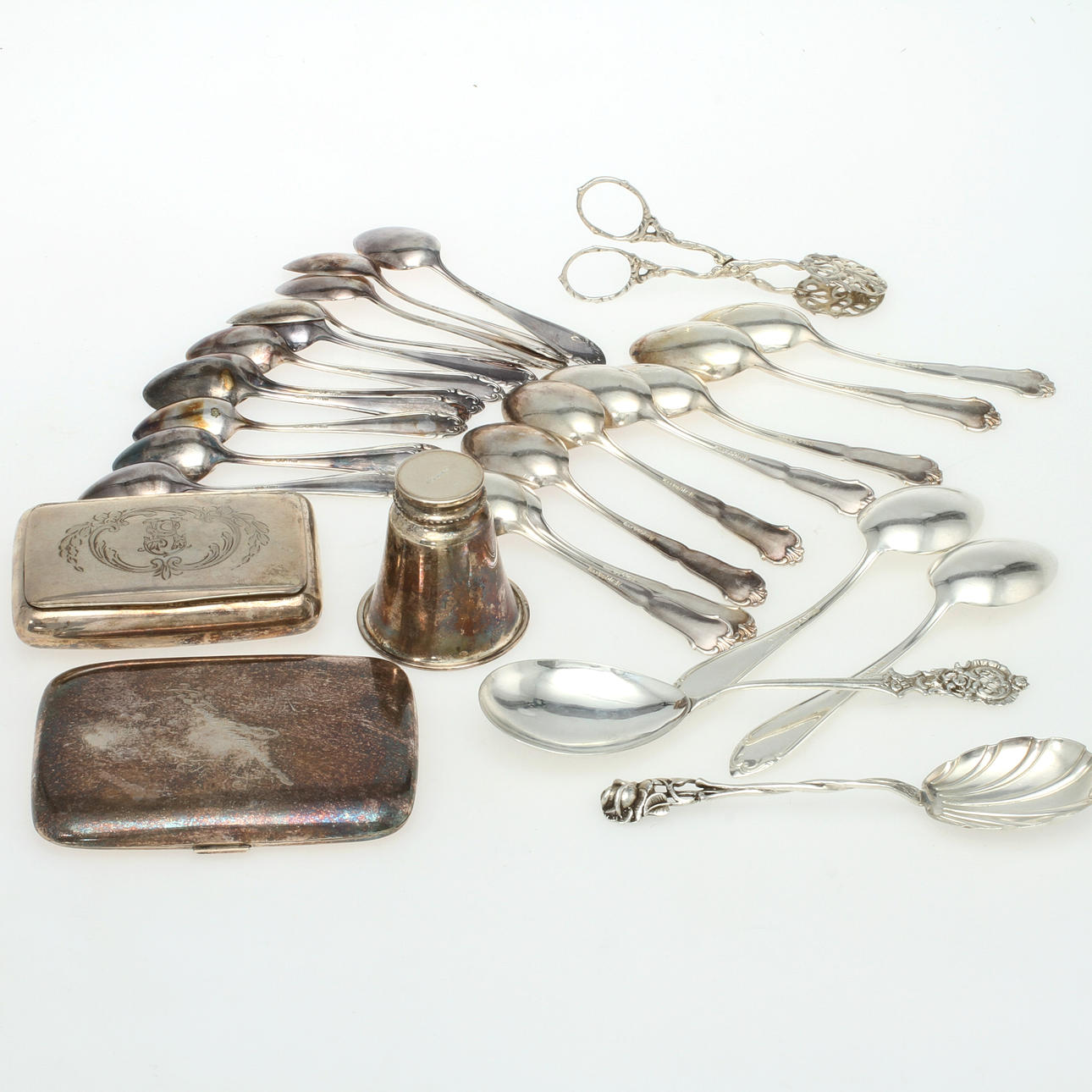 SILVERFÖREMÅL, 28 delar, vikt 700 gram.