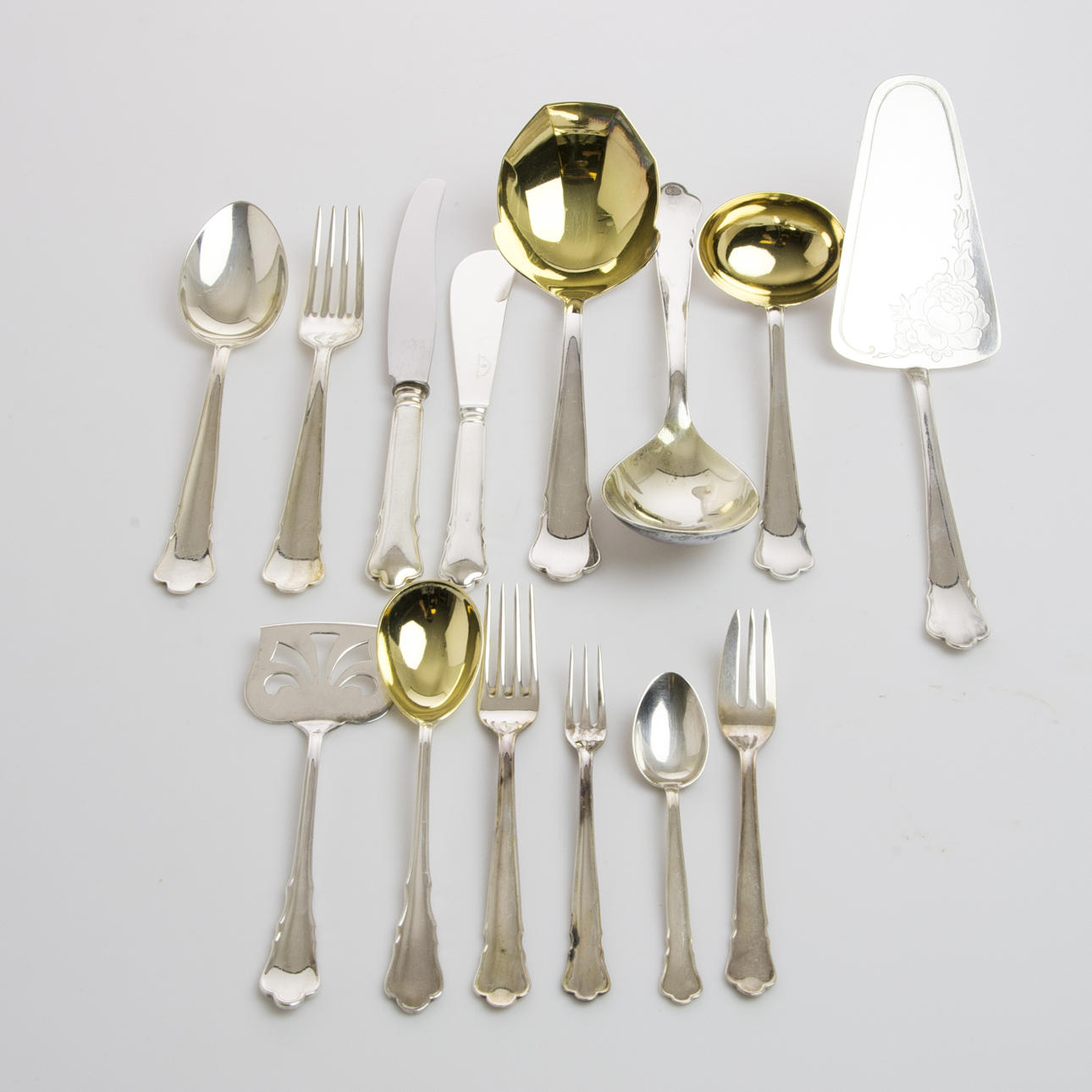 BESTICKUPPSÄTTNING, 85 delar, "Chippendale", nysilver.