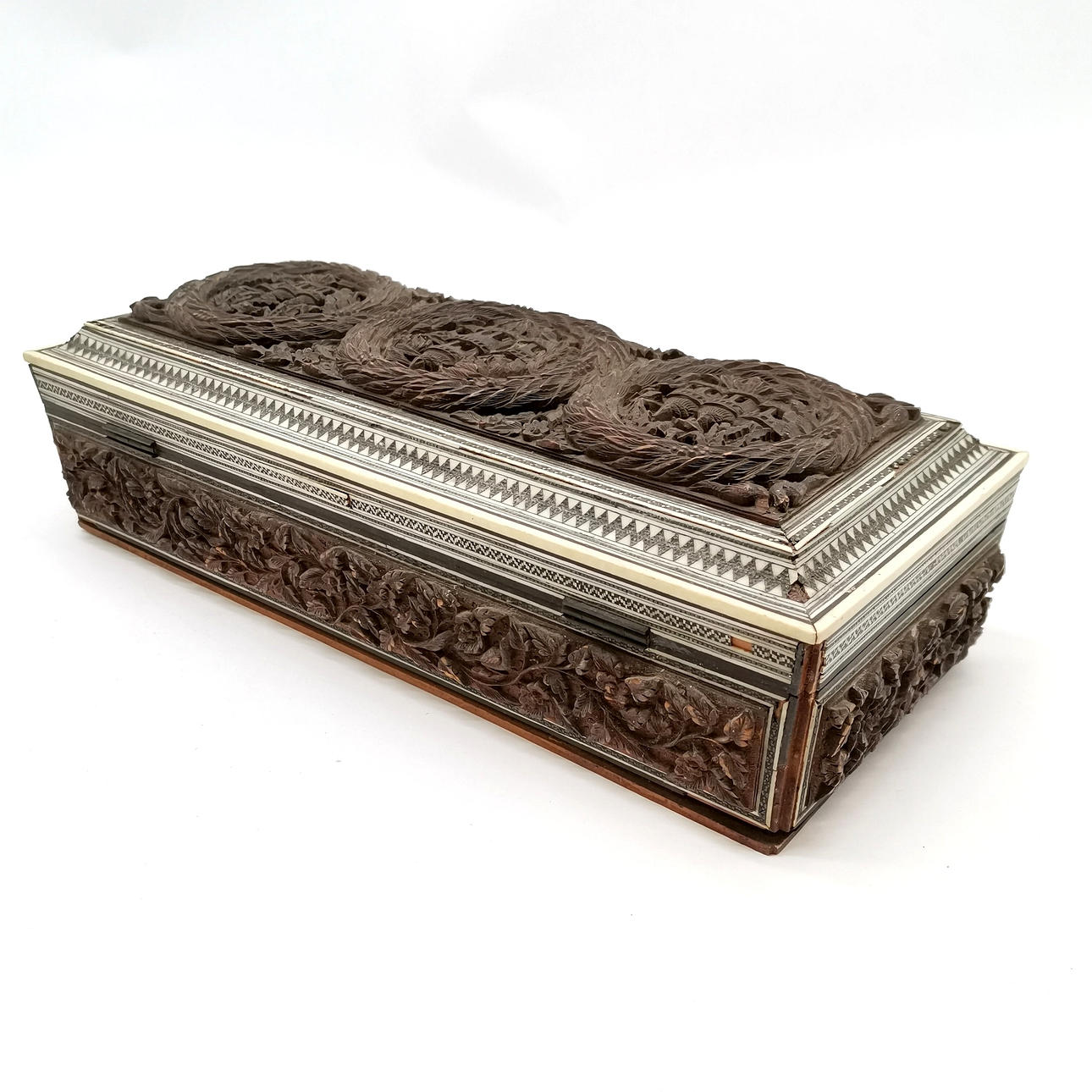 ANTIQUE INDIAN BOX.
