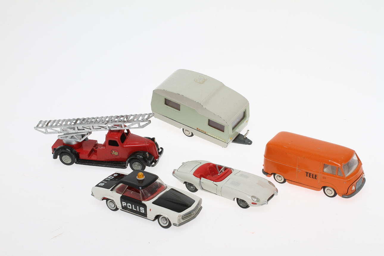 MODELLBILAR TEKNO MB 280 SL POLIS, 815 SPRITE HUSVAGN, JAGUAR E-Type, ZR BRANDBIL och 415 TAUNUS Transit "TELE".